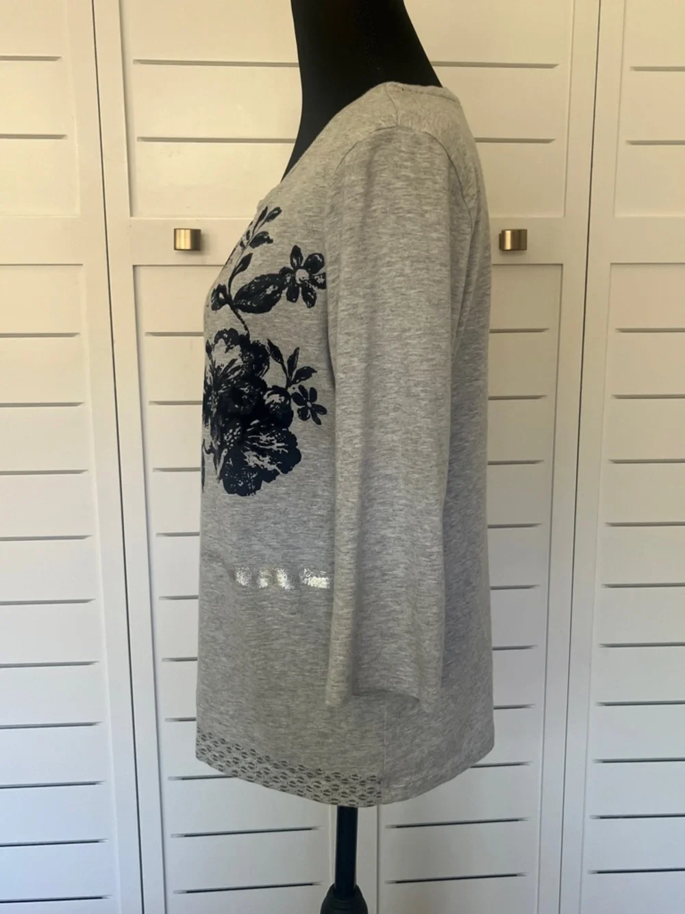 Chico's Zenergy Gray Tunic Tee Navy Floral Print P1 - Picture 8 of 15